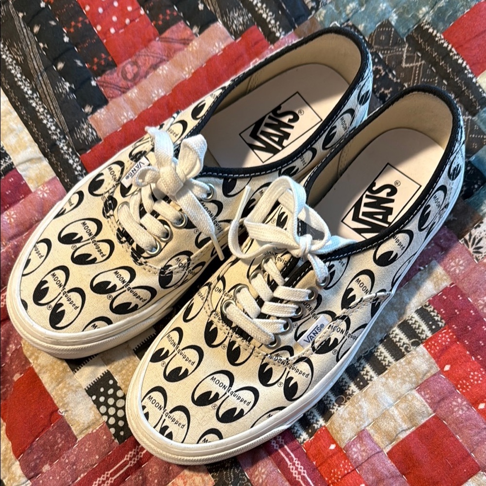 MOONEYES AUTHENTIC 44 VANS
